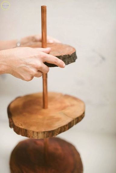 diy copper and wood slice dessert stand Branch Crafts, Slice Dessert, Copper And Wood, Wood Slice Decor, Diy Copper, Wood Cookies, Tree Slice, Copper Wood, Cedar Tree