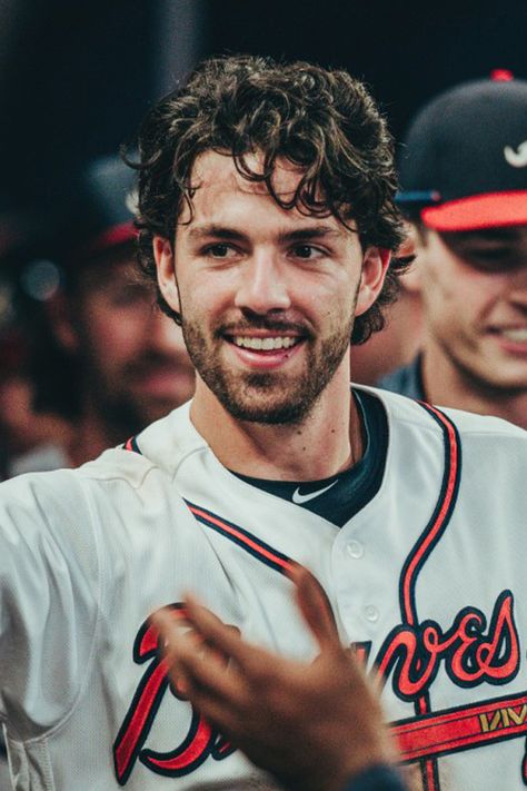 Atlanta Braves shortstop Dansby Swanson.   #Atlanta #AtlantaBraves #Baseball #MLB Dansby Swanson Aesthetic, Dansby Swanson Hair, Dansby Swanson Wallpaper, Drippy Baseball Players, Baseball Boy, Mlb Players Wallpaper, Baseball Game Outfit, Fine Mlb Players, Mlb Baseball Players