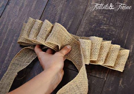 How to make a Burlap Bow Bow Making Tutorials, Easiest Burlap, Thankful Tree, Fancy Bows, Diy Burlap, Bows Diy Ribbon, Diy Bows, Burlap Bow, Burlap Crafts