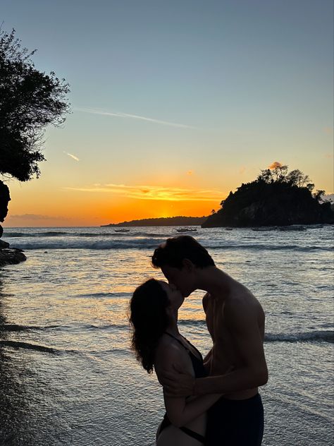 Trip Couple, Surfer Aesthetic, Tropical Honeymoon, Bali Trip, Bali Honeymoon, Boyfriend Instagram, Couple Pic, Holiday Romance, Beach Vacay