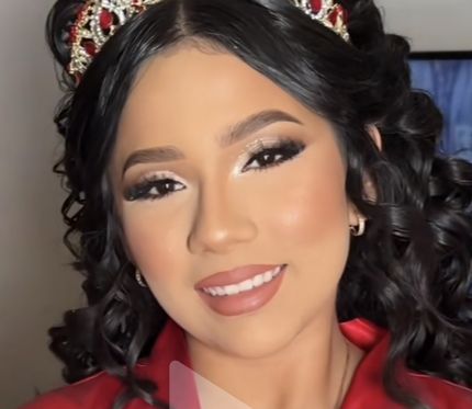 Burgundy Makeup Look Quince Natural, Red Makeup Looks For Quince Full Face, Red Eye Makeup Quince, Quince Makeup Looks Burgundy, Makeup Ideas For Quinceanera Red, Makeup For Quinceanera Red, Burgundy Quince Makeup, Quince Makeup Red Dress, Red Quince Eyeshadow