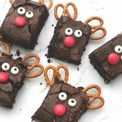 Christmas reindeer brownies - Cooking with my kids Kids Tiffin Ideas, Reindeer Brownies, Reindeer Brownie, Tiffin Ideas, Decorated Brownies, Easy Brownie Recipe, Easy Brownie, Christmas Brownies, Brownie Ingredients