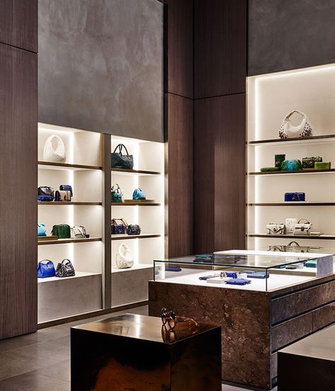 Bottega Veneta opens a huge new Madison Avenue boutique | If you’ve ever been tempted to immerse yourself in Bottega Veneta’s well-heeled world, the label’s new flagship boutique in New York City is your chance. With 15,000 sq ft devoted to womenswear, menswear, accessories, watches, jewellery, fragrance, eyewear and home, the new maison brings every aspect of the Italian label’s reach neatly under one roof #flagship #NYC #bottegaveneta Bottega Veneta Store, Double Height Lobby, Boutique Wallpaper, Seagram Building, Luxury Definition, Window Display Design, Retail Interior, Madison Avenue, Store Interior