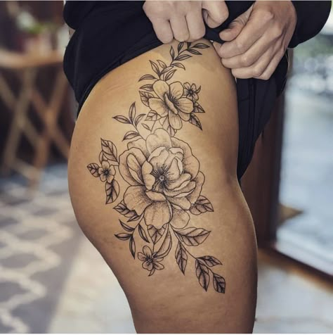 Tattoo Side Thigh Hip, Pretty Hip Tattoos For Women, Side Thigh Floral Tattoo, Big Flower Hip Tattoo, Outer Hip Tattoo, Hip Flower Tattoos Women, Hip Floral Tattoo, Side Leg Tattoos Women Thighs, Thigh Tattoos Women Unique