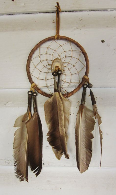 Native American Dream Catcher Native American Dream Catcher, Indian Dream Catcher, Indian Arts And Crafts, Dream Catcher Native American, Ethno Style, Native American Crafts, Medicine Wheel, Dream Catcher Diy, American Traditional Tattoo