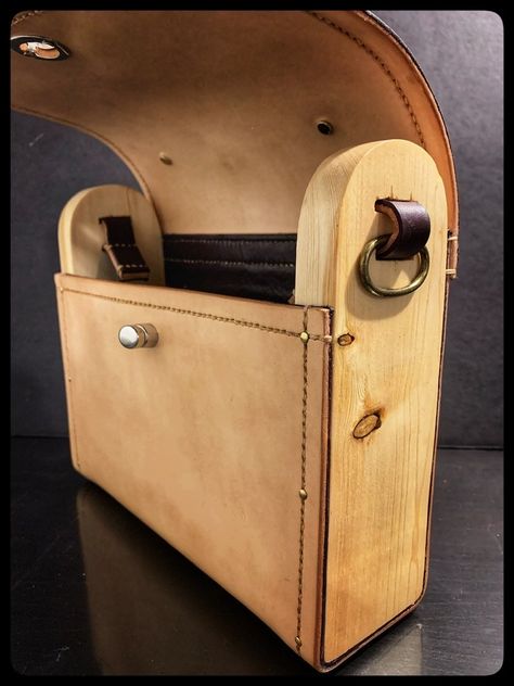 Wood Bag Design, Wood Leather Projects, Wood And Leather Bag, Wood And Leather Projects, Custom Leather Bag, Leather Bag Tutorial, Wooden Purse, Wooden Bag, Diy Leather Bag