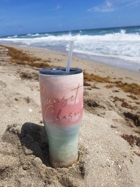 Tumblr Cup, Custom Tumbler Cups, Tumbler Cups Diy, Resin Design, Glitter Cups, Acrylic Tumblers, Diy Tumblers, Personalized Cups, Crafty Diy