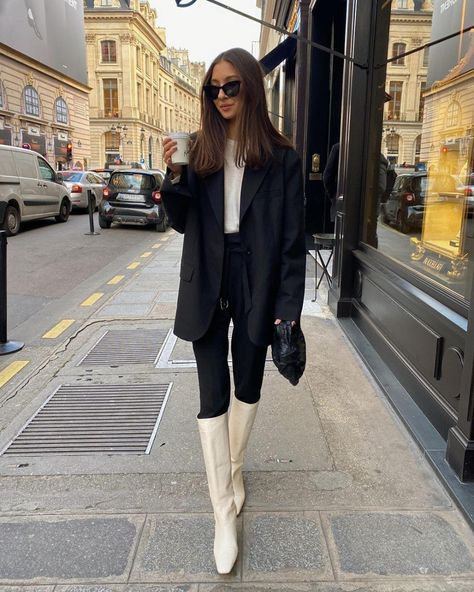 Long Boots Outfit, Vinter Mode Outfits, White Knee High Boots, White Boots Outfit, Winter Boots Outfits, Look Legging, Blazer Outfit, White Boots, Chic Outfit