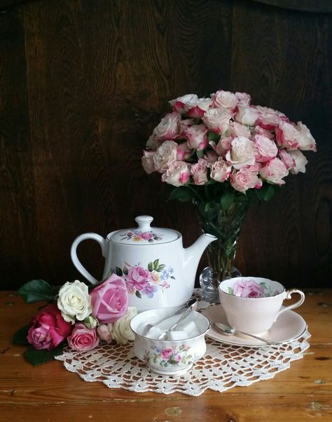 Tea Still Life, Photography Tea, Afternoon Tea Tables, Soft Pastel Art, Antique Wallpaper, Pink Tea, Gold Picture Frames, Painting Still Life, High Art