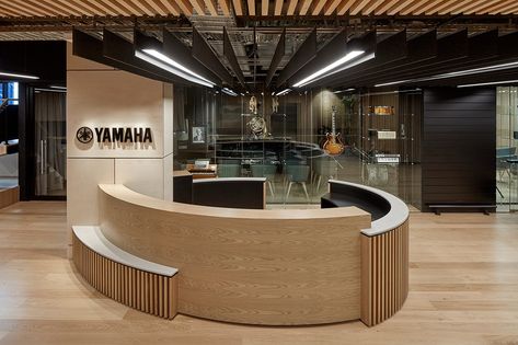 Circle Reception Desk, Desk Japanese, Library Reception, Company Reception, Reception Interior, Reception Area Design, Reception Music, Lift Lobby, Lobby Interior Design