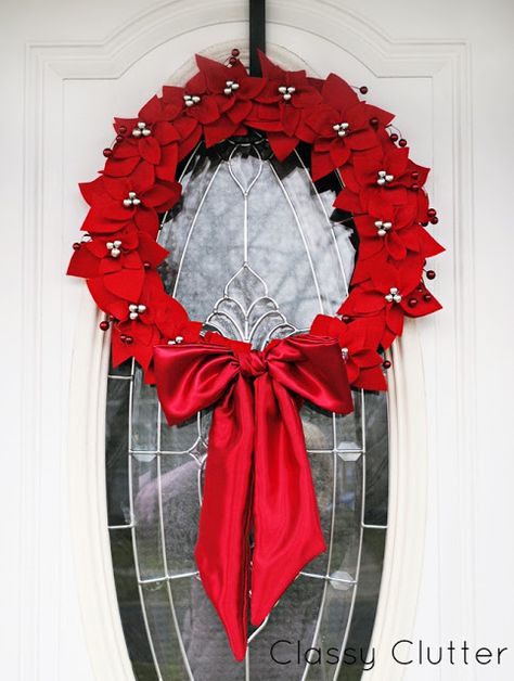 DIY Felt Poinsettia Wreath Tutorial from Classy Clutter - so pretty! Diy Felt Poinsettia, Felt Poinsettia, Homemade Christmas Wreaths, Poinsettia Wreath, Christmas Wreaths To Make, Diy Felt, Navidad Diy, Christmas Poinsettia, Halloween Food For Party