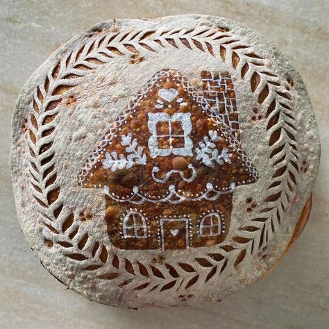 Instagram @3catsandapig sourdough bread Thanksgiving Bread Design, Christmas Shaped Sourdough, Christmas Artisan Bread, Sourdough Decorations, Christmas Sourdough Bread Design, Holiday Sourdough Scoring, Christmas Sourdough Bread Scoring, Sourdough Scoring Designs, Christmas Sourdough Bread