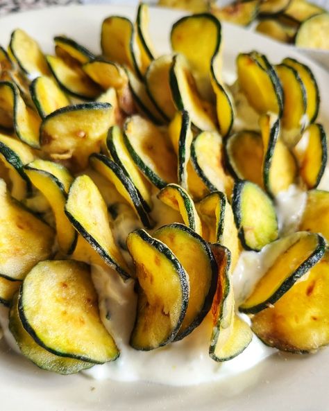 Fried Zucchini Chips Recipe, Greek Zucchini Chips, Deep Fried Zucchini Chips, Fried Zuccini, Deep Fried Zucchini, How To Make Squash, Pan Fried Zucchini, Fried Zucchini Recipes, Eggplant Chips