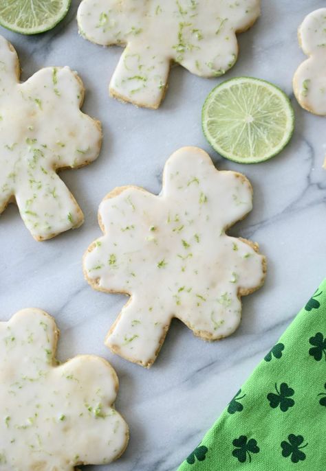 Easy to make Shamrock Shortbread Cookies for St. Patrick’s Day #cottagesandbungalows #stpaddysday #cookies #dessert #recipe Shamrock Cookies, Baking Easy, Baking Quotes, Short Bread, Bread Cookies, Irish Butter, Southern Food, Awesome Food, Entertaining Ideas