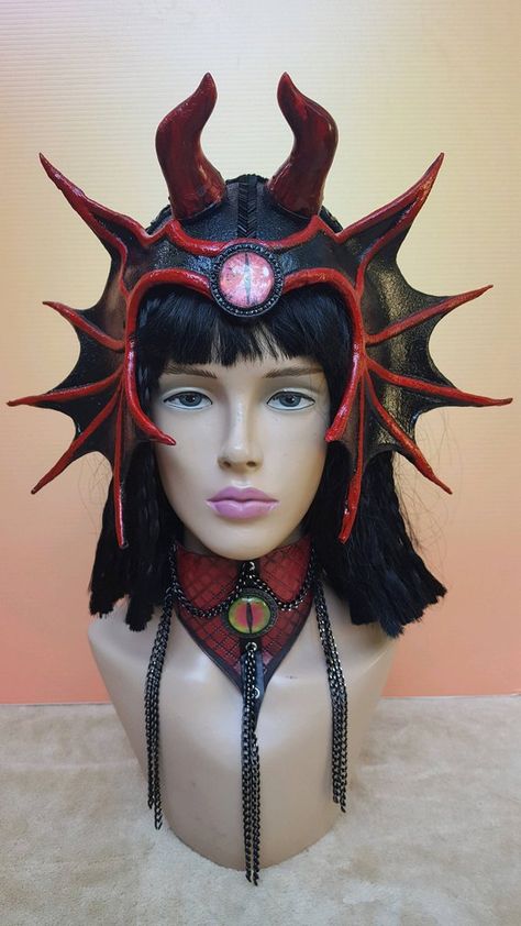 Demon Headdress, Dragon Queen Costume, Winged Demon, Mythology Costumes, Shrek Dragon, Hobbit Cosplay, Shrek Jr, Wings Diy, Steampunk Witch