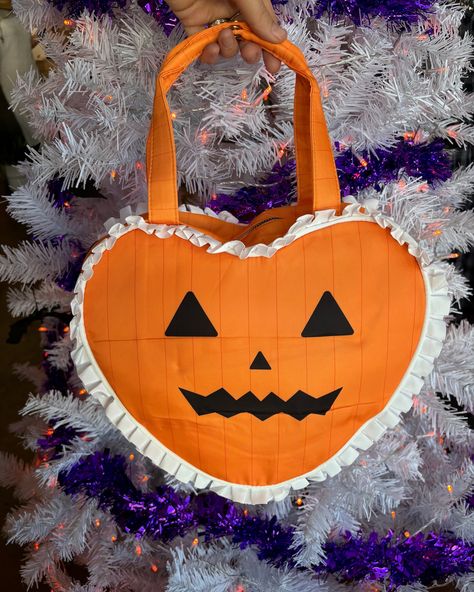 It’s a pumpkin, it’s a heart, it’s a BAG 🥹🎃💗 Midsummer Dream, Pumpkin Bucket, Tote Bag Pattern, I Can Do It, A Pumpkin, Fall 2024, A Bag, Bag Pattern, A Heart