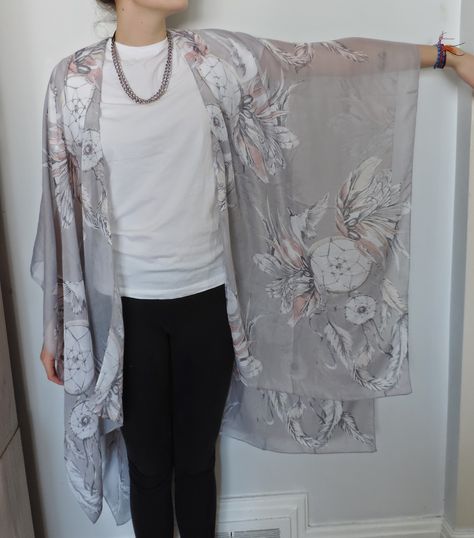 vintage rose : DIY Kimono Kimono From Scarf Diy, Scarf Into Kimono, Easy Kimono Pattern, Kimono Jacket Outfit, Diy Clothes Kimono, Kimono Pattern Free, Kimono Cardigan Pattern, Kimono Diy, Kimono Sewing Pattern