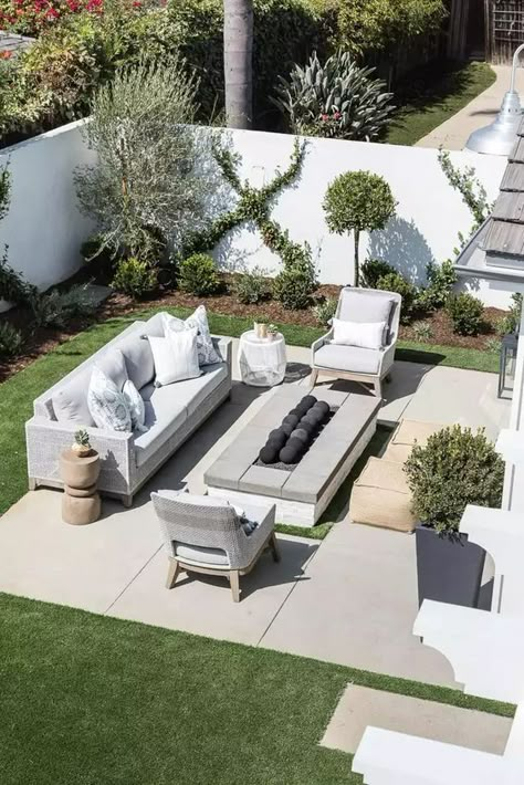 large pavements Paved Stone Patio Ideas, Backyard Hangout Area, Backyard Furniture Ideas Seating Areas, Backyard Paver Patio Ideas, Pavement Ideas, Large Concrete Pavers, Paver Patio Ideas, Brandon Architects, Concrete Patio Ideas