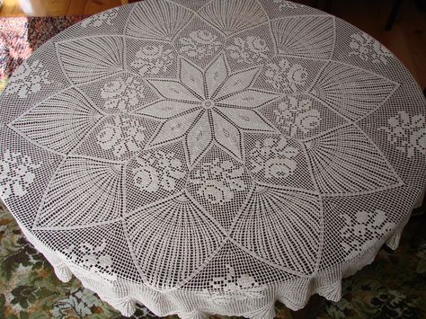 Mantel Redondo A Crochet, Crochet Tablecloth Pattern, Crochet Table Runner, Crochet Tablecloth, Crochet Motifs, Crochet Round, Cotton Tablecloths, Crochet Diagram, Crochet Chart