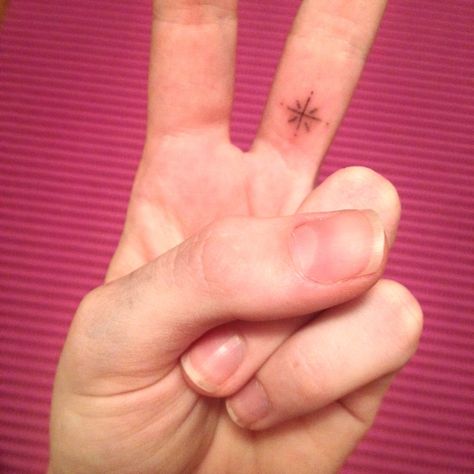 Star Stick And Poke, Tattoos Stick And Poke, Homemade Tattoos, Uni Fashion, Cute Tats, Stick And Poke, Future Ideas, Small Tattoo, Maple Leaf Tattoo