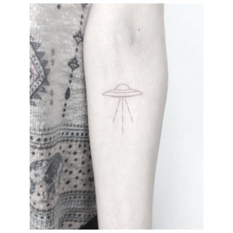 Jakub Nowicz na Instagramie: „ made UFO… Ufo Tattoo Simple, Black Tattoo Design, Tattoo Design Geometric, Minimalist Tattoo Meaning, Ufo Tattoo, Paris Tattoo, Typography Tattoo, French Tattoo, Bamboo Tattoo