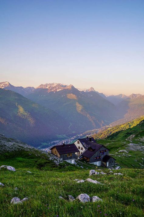 Hut To Hut Hiking, Hike Mountain, Mountain Hut, Mountain Huts, Spain Portugal, Visit Egypt, Hiking Destinations, Austria Travel, Trail Maps