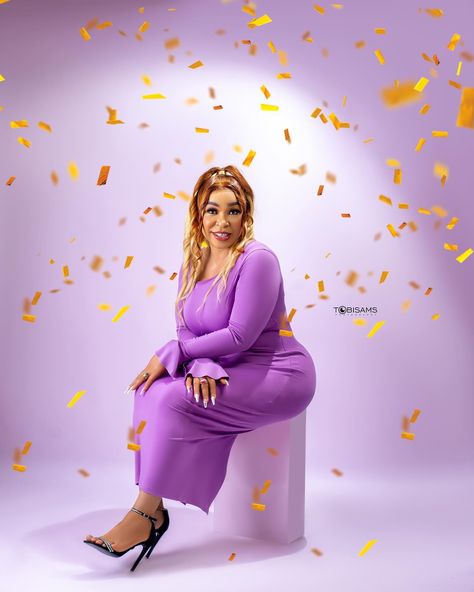 7 Slides of AWWWWWNESSS Which is your favorite? Birthday portrait of @MrsA Women Birthday Photoshoot Ideas, Women Birthday Photoshoot, Birthday Ideas For Women, Birthday Photoshoot Ideas, Shoot Poses, Studio Session, Birthday Shoot, Old Lady, Women Birthday