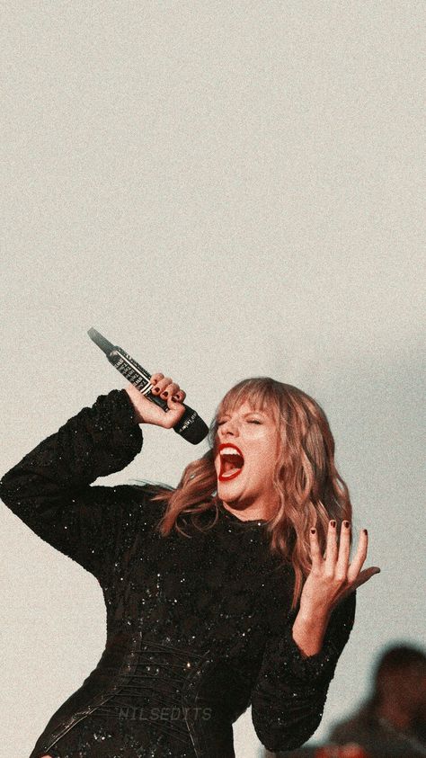 Pinterest: @juliaferrelll Taylor Lockscreen, Ats Wallpaper, Taylor Swift Singing, Estilo Taylor Swift, Taylor Swift Music, Taylor Swift Album, Taylor Swift Wallpaper, Long Live Taylor Swift, Live Taylor