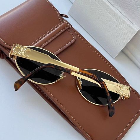 CILENE’ #PAMFASHION #paris #sunglasses #mode #beach #summermood #fashionstyle #onlineshopping #ibiza #stilysh Beachwear Aesthetic, Paris Sunglasses, Pretty Sunglasses, Eye Wear, Fashion Eyeglasses, Ibiza, Fashion Inspo Outfits, Sunnies, Lenses