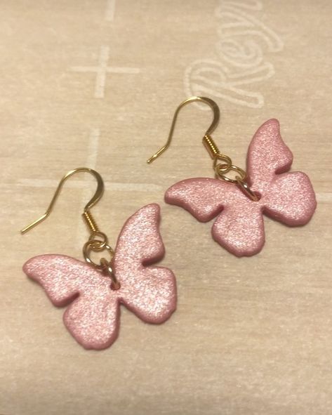 Butterfly Clay Ideas, Clay Butterfly Earrings, Polymer Clay Butterfly Earrings, Butterfly Clay Earrings, Cute Clay Earrings, Diy Butterfly, Diy Earrings Polymer Clay, Handmade Clay Jewelry, Clay Diy Projects