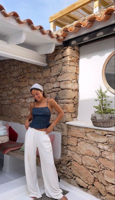 Italian Local Fashion, White Linen Pants Outfit Summer, Linen Pants Outfit Summer, White Linen Pants Outfit, Pants Outfit Summer, Spain Outfit, Greece Outfit, Sundress Season, Linen Pants Outfit