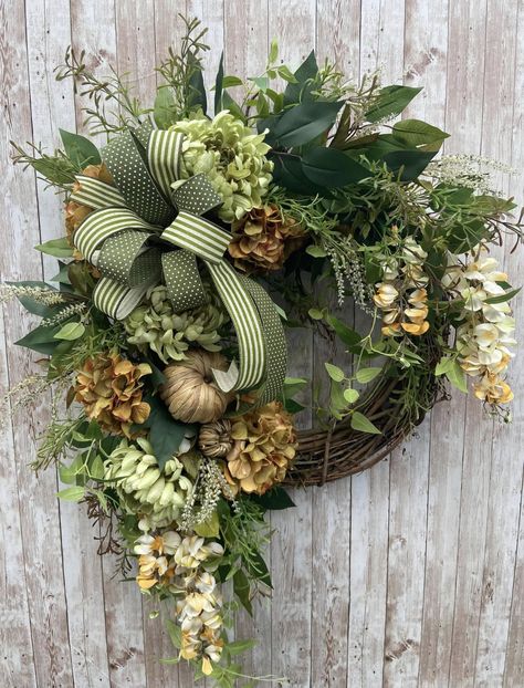 Easy Thanksgiving Table Decor, Thanksgiving Table Decor Ideas, Fall Feast, Online Photo Storage, Dekoratívne Vence, Fall Decor Wreaths, Floral Door Wreaths, Fall Thanksgiving Wreaths, Thanksgiving Table Decor