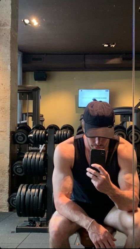 Gym Mirror Selfie Men, Gym Selfie Men, Gym Men Aesthetic, Gym Guy Aesthetic, Gym Mirror Selfie, Gym Pic, Gym Mirrors, Gym Boy, Gym Workout Chart