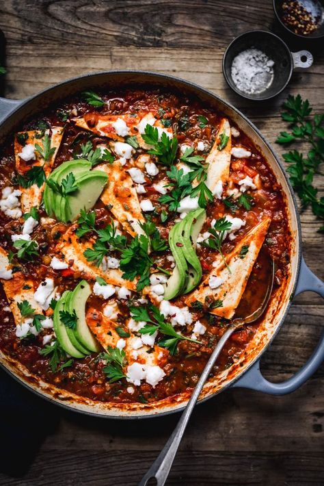 Vegan Shakshuka, Crowded Kitchen, Shakshuka Recipes, Plant Based Dinner, Hearty Dinner, Best Dinner Recipes, Vegetarian Recipes Dinner, Vegan Dinner Recipes, How To Cook Eggs