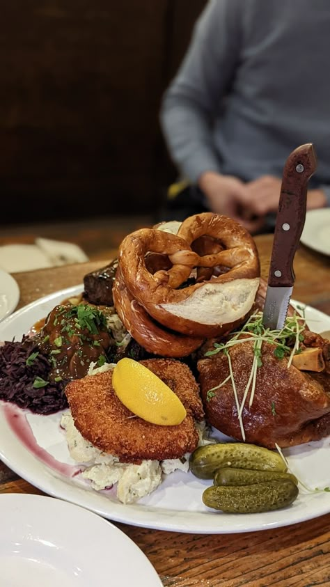 German Restaurant Aesthetic, German Cuisine Aesthetic, German Culture Aesthetic Food, Germany Food Traditional, Diner Aesthetic Food, German Aesthetic, Fast Food Ideas, Traditional German Food, Good Bar