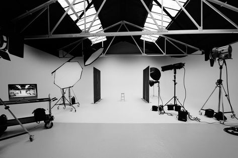 Photo Studio Interior, Photography Studio Spaces, Photo Studio Design, Photography Studio Design, Photography Studio Setup, Content Studio, Photography Lighting Setup, Home Studio Photography, Dream Studio