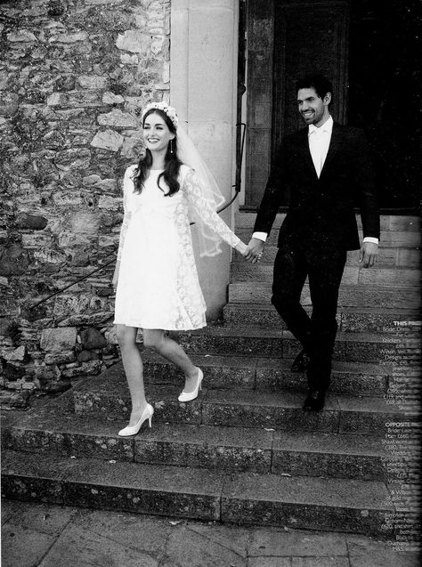 News and Press: Tuscan beauty. 1960s Wedding Dresses, 1960s Wedding Dress, Wedding Dresses 60s, 1960s Wedding, Vintage Inspired Wedding Dresses, Mini Wedding Dresses, Wedding Dress With Veil, Courthouse Wedding, Vintage Inspired Wedding