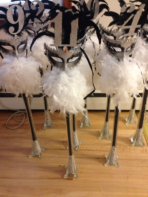 Masquerade center pieces                                                                                                                                                                                 More Themes Sweet 16, Masquerade Party Centerpieces, Sweet 16 Masquerade Party, Masquerade Centerpieces, Masquerade Decorations, Masquerade Party Decorations, Masquerade Prom, Masquerade Ball Party, Theme Carnaval