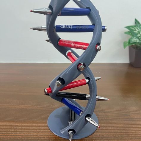 Elevate your workspace with our 3D Printed DNA Pen Holder! Inspired by the iconic double helix structure, this pen holder is a must-have for science enthusiasts, students, and professionals alike. Not only does it keep your writing tools organized, but it also adds a sophisticated, scientific touch to your desk. Key Features: Scientific Design: Features a detailed DNA double helix, making it a perfect desk accessory for those who love science and biology. Functional & Decorative: Holds pens, pencils, and other small items while serving as an eye-catching piece of decor. High-Quality PLA Material: Made from durable, eco-friendly PLA plastic, ensuring a long-lasting and sustainable product. Perfect Gift: Ideal for scientists, teachers, students, or anyone passionate about the wonders of biol Practical 3d Printing Ideas, 3 D Printer Projects Ideas, 3d Printed Organization, Biology Decorations, Dna Shelf, Pen Holder 3d Print, 3d Print Desk Organizer, 3d Printed Pill Organizer, 3d Printed Gifts