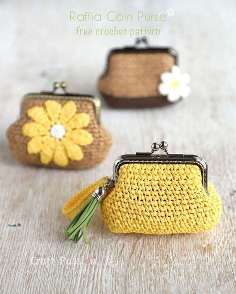 Get free crochet pattern to make a beautiful raffia coin purse in kisslock frame (gamaguchi purse). Include lining template & instruction. Raffia Purse, Coin Purse Crochet Pattern, Crocheted Purses, Coin Purse Pattern, Crochet Wallet, Crochet Coin Purse, Raffia Crochet, Purse Crochet, شال كروشيه