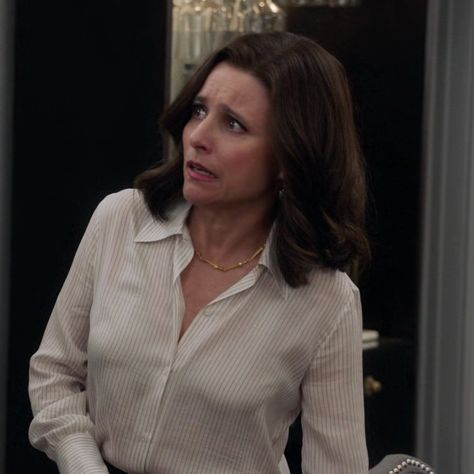 #veep2012 #veep #selinameyer #JuliaLouisDreyfus Julia Louis Dreyfus Veep, Selina Meyer, Julia Louis Dreyfus, Purple Shorts, Seinfeld, Best Actress, Short Film, Hairstyles, Actresses