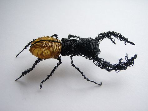 'Stanley' button, wire and bead insect sculpture Insect Sculpture, Art Fil, Textiles Art, Bug Art, Art Wire, Bijoux Fil Aluminium, Sculpture Metal, Creepy Crawlies, Insect Art