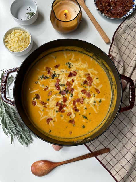 gluten free Loaded baked potato soup, but make it fall inspired. A cheesy fall soup filled with rosemary, sage, nutmeg, and topped with crispy bacon.. seriously what more could you want on a crisp fall day?? Sweet Potato Bacon Soup, Types Of Bowls, Loaded Baked Sweet Potato, Sweet Potato Bacon, Butternut Soup, Rosemary Sage, Fall Soup, Bacon Soup, Loaded Baked Potato