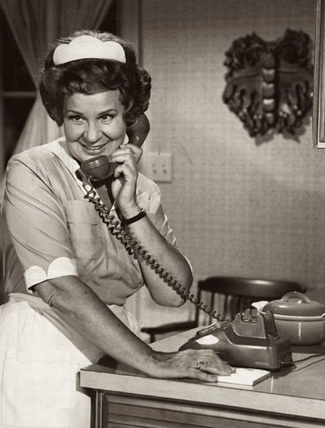 Shirley Booth as Hazel in 'Hazel' (TV Series 1961–1966) Hazel Tv Show, Wolf Bedroom, Shirley Booth, Lucie Arnaz, I Love Lucy Show, Lucille Ball Desi Arnaz, Lucy And Ricky, Wine Kitchen, Desi Arnaz