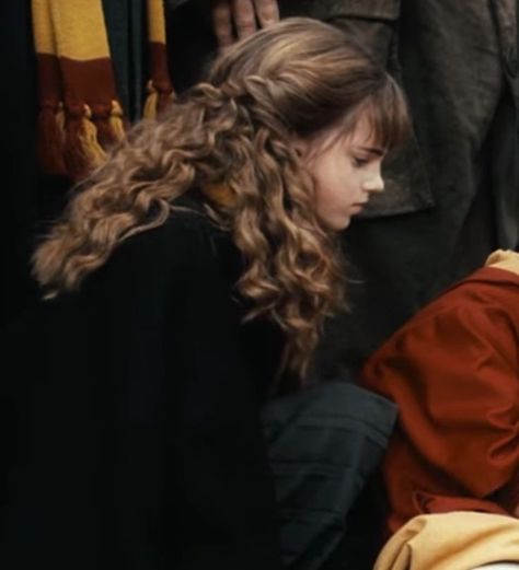 Hermione Granger Chamber Of Secrets, Hermione Granger Hairstyles, Hermione Granger Hair, Hermione Granger Icons, Hermione Hair, Hermione Granger Art, Hermione Granger Outfits, Harry Potter Hairstyles, Hermione Granger Aesthetic