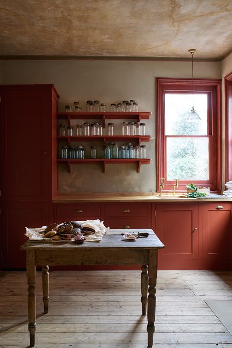 British Kitchen Design, Popular Kitchen Colors, Red Kitchen Cabinets, Plain English Kitchen, British Kitchen, Red Cabinets, Plain English, Traditional Kitchen Design, English Kitchens