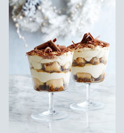 Tiramisu Parfaits Wedding Dessert ~  we ❤ this! moncheribridals.com Tiramisu Cake Recipe, Tiramisu Cake, Tiramisu Recipe, Italian Desserts, Wedding Desserts, Banana Pudding, Baklava, Mini Desserts, Fruit Desserts