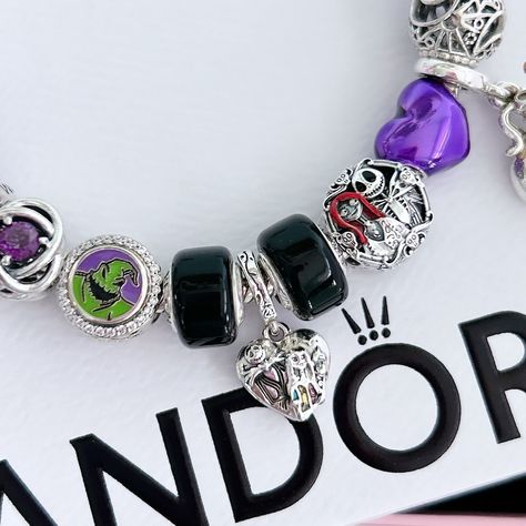 ✨🎃 Halloween vibes ✨🖤✨💜 #pandora #disneyxpandora #disney #pandorajewelry #pandorabracelet #pandoracharms #theofficialpandora #halloween Pandora Collection, Halloween Vibes, Pandora Bracelet, Pandora Jewelry, Pandora Charms, Halloween, Disney