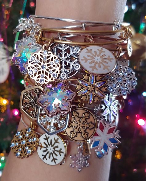 Jewel Wedding, Cuff Watch, Girly Accessories, Bangle Bracelets With Charms, Cute Little Drawings, Cute Charms, Girly Jewelry, Beaded Jewelry Diy, Alex And Ani Charm Bracelet