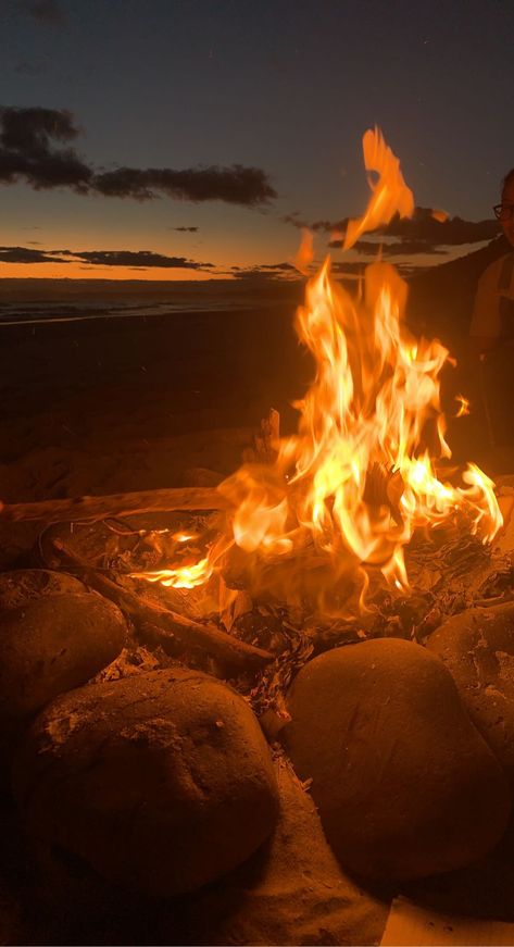 #summer #vibes #insta #inspo #beach #bonfire #aesthetic #nz Bonfire Pictures, Fall Beach Aesthetic, Bon Fire Aesthetic With Friends, Friend Bonfire Aesthetic, Monica Aesthetic, Beach Fire Pit Aesthetic, Bonfire Aesthetic, Beach Bonfire Aesthetic, Beach Fire Pit